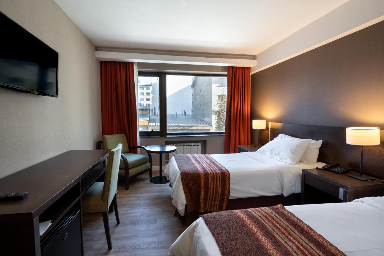 Quarto com 2 Camas de Solteiro